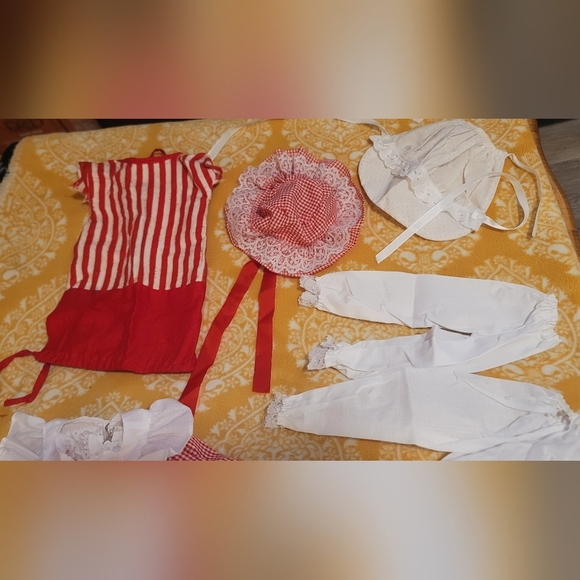 Vintage 60's Doll Dress And Bonnet With Accessories Red And White Checkered - Picture 5 of 16